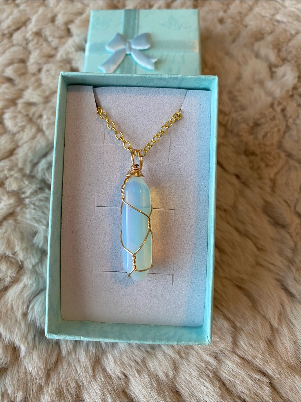 🌸 White Quartz Pendant Necklace with Gold Wire cage